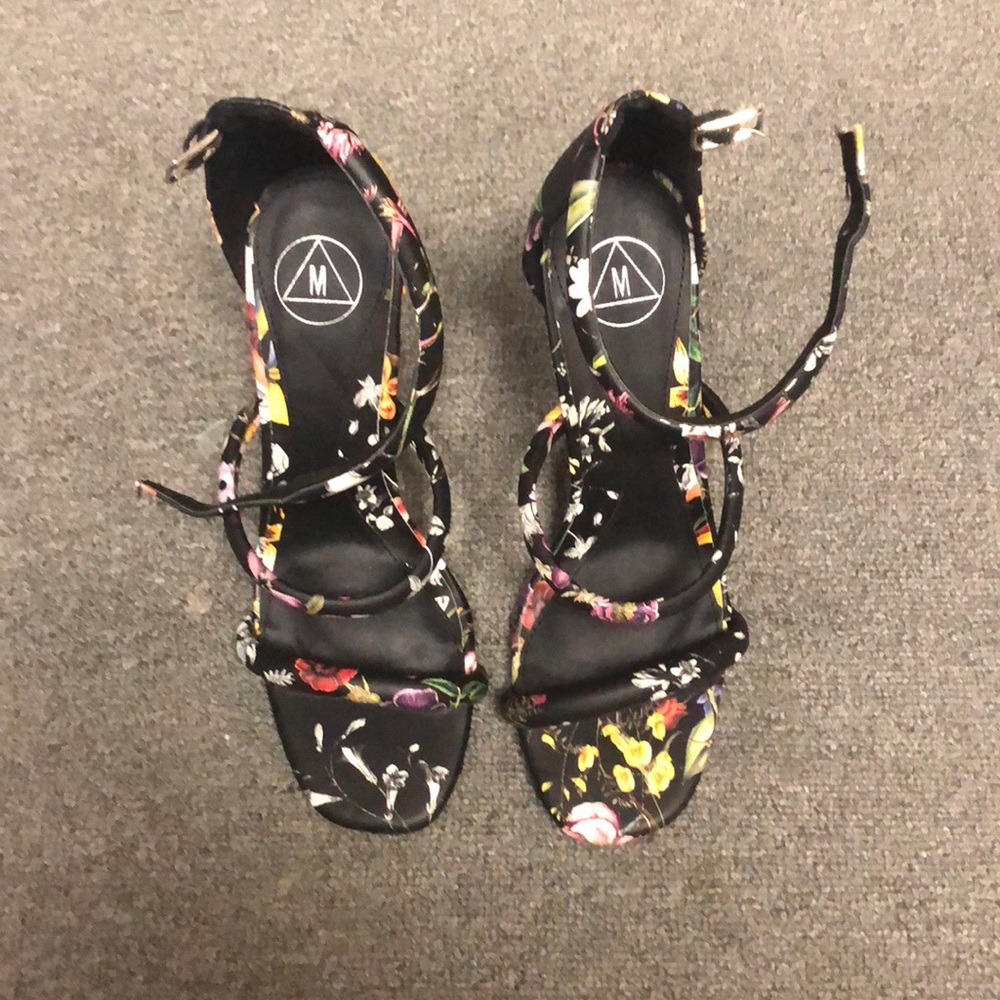 Sandals (heels)